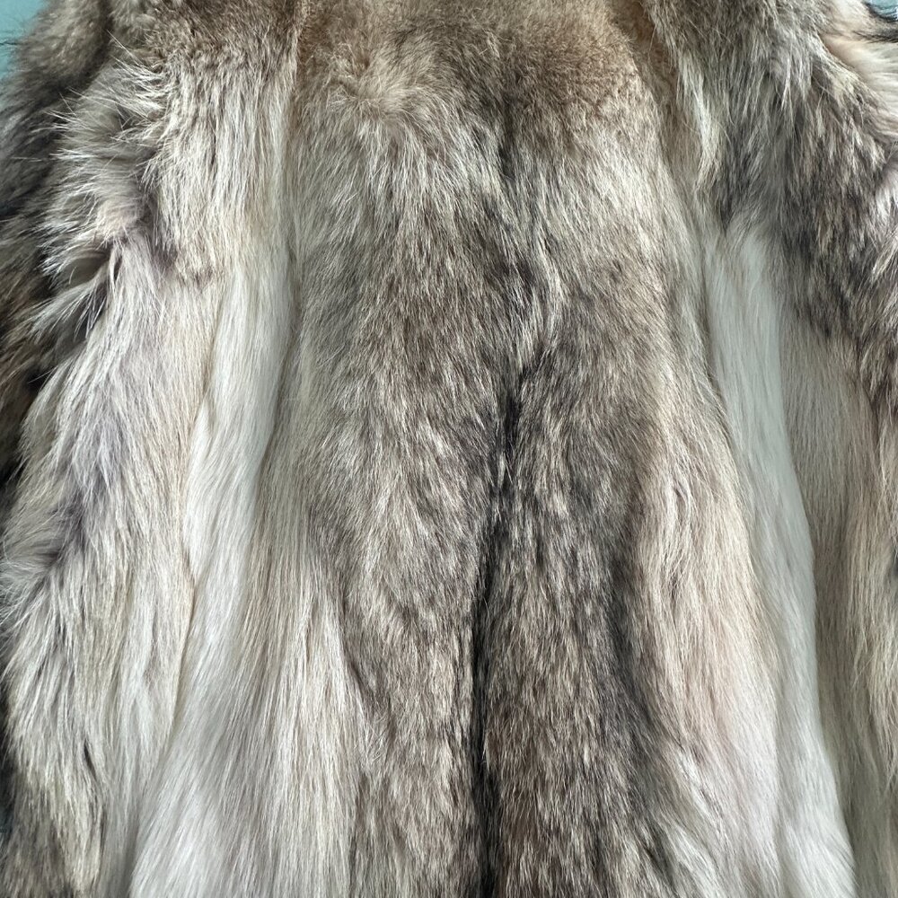 Genuine Coyote Fur Coat with Fox Trim | Vintage  – Med – Gorgeous Plush & Soft - Picture 10 of 16